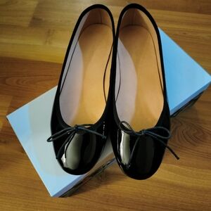 black patent leather ballet flats